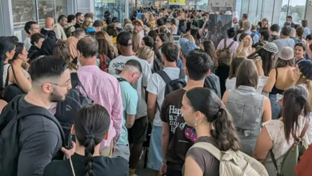 EU border chaos: 6-hour waits for British tourists
