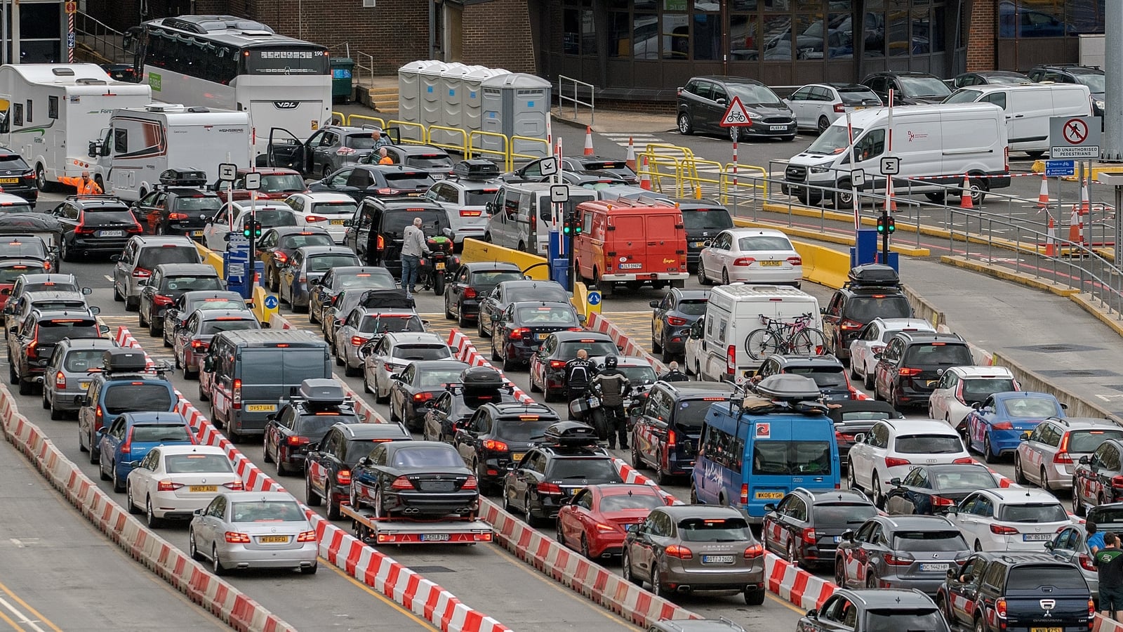 EU Border Checks at Dover Suspended Amid Bank Holiday Chaos